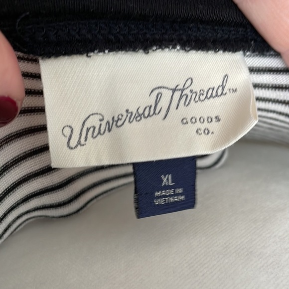 Universal Thread black and white striped essentials top XL - Picture 4 of 5